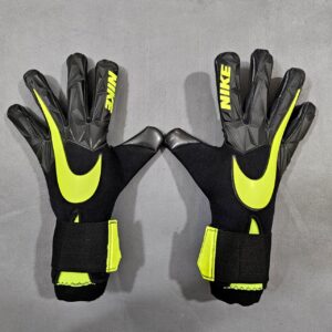 nike gloves