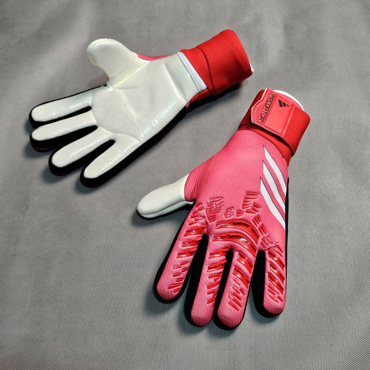 آدیداس قرمز